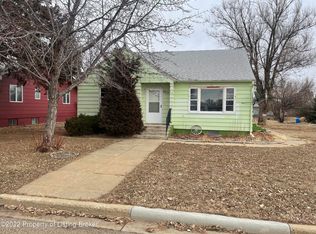 833 3rd Ave E, New England, ND 58647