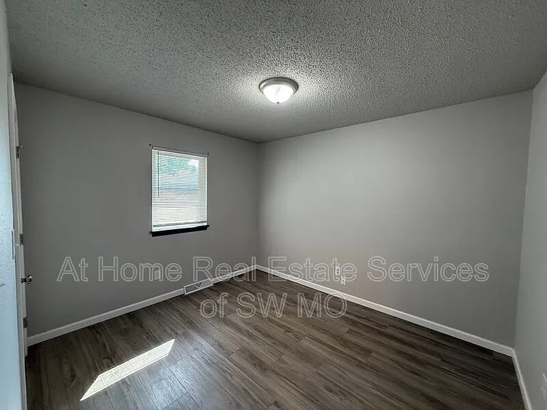 3508 S Farm Road 135 #D — Photo 7