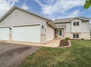 567 Timber Ridge Ct, Jordan, MN 55352