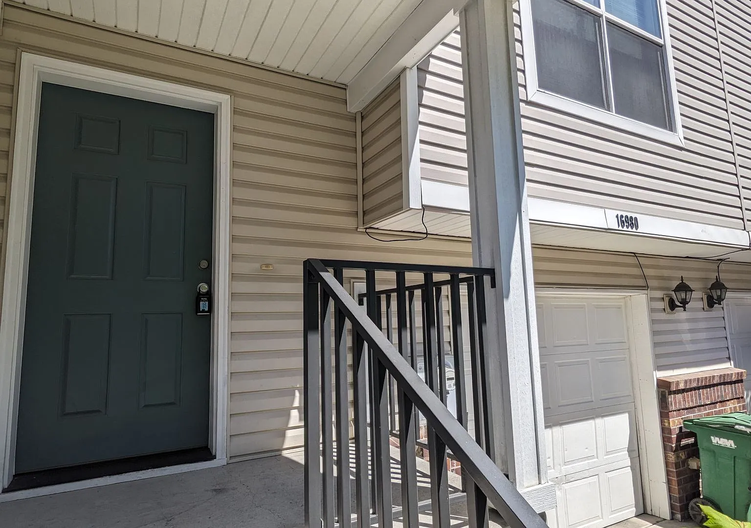 Halsey East Townhomes — Photo 2