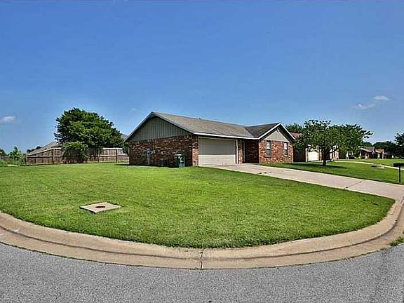 3rd image of 1566 N Plum Tree Dr