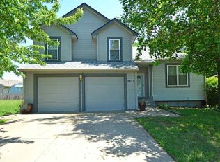 2812 SW Herefordshire Rd, Topeka, KS 66614