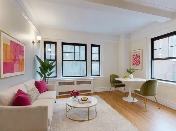 95 Christopher St, New York, NY
