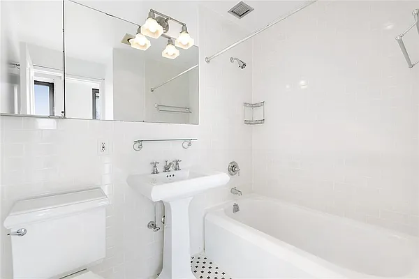 Rented by Maz Group NY | media 16