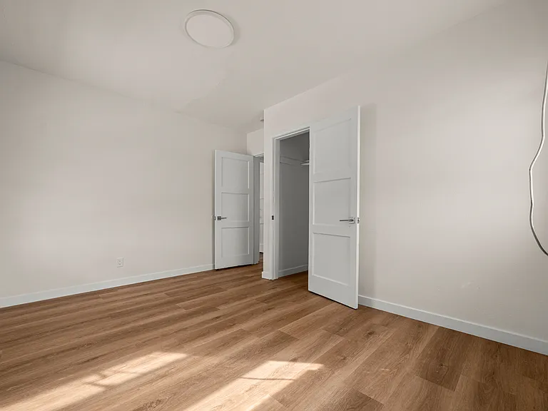 5055 Huntington Dr N #C — Photo 17
