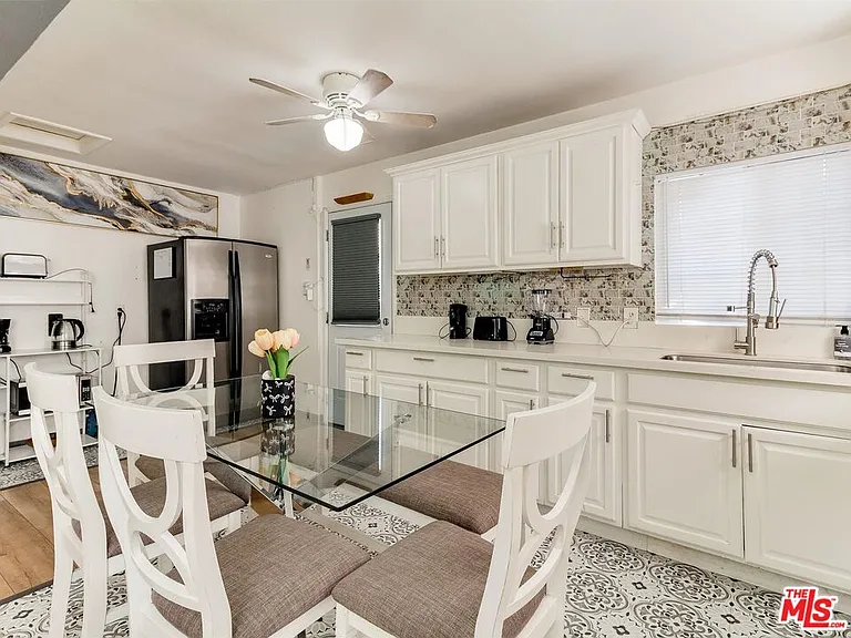 138 S Madison Ave — Photo 11