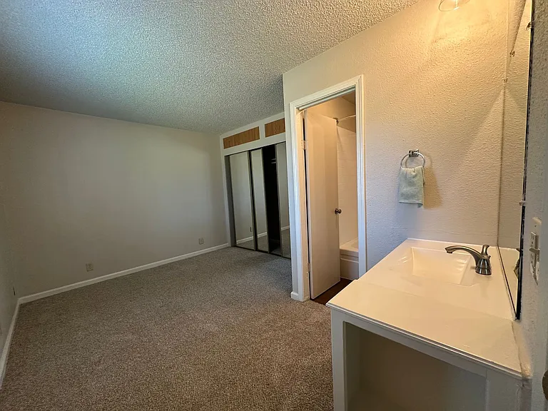 Boutique Apartments in Boulevard Park, Includes Gated, Covered Parking! — Photo 21