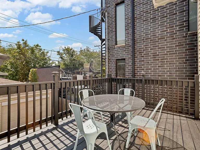 1807 W Erie St #2 — Photo 19