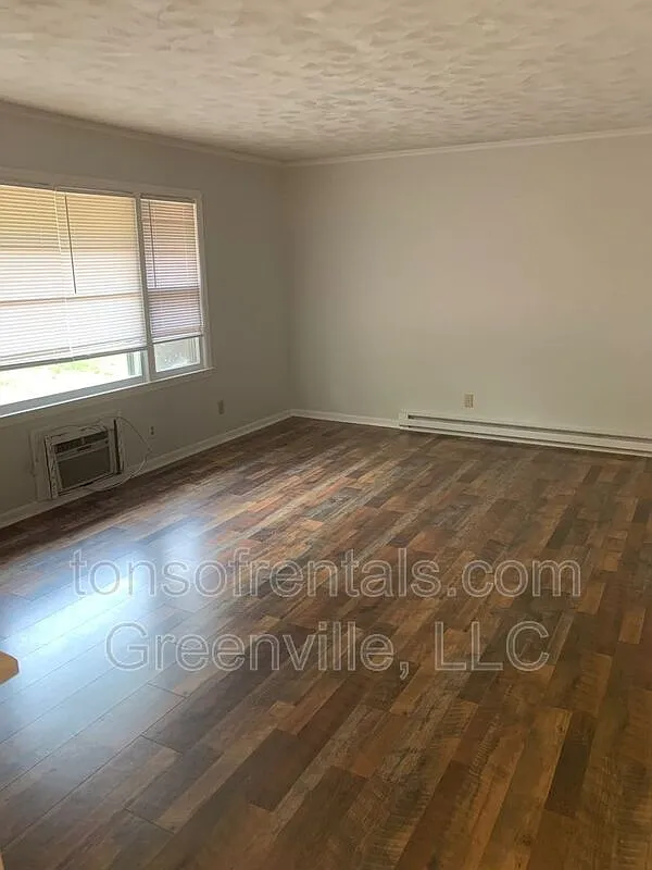 2 bed, 1.0 bath, 980 sqft, $950 — Photo 2