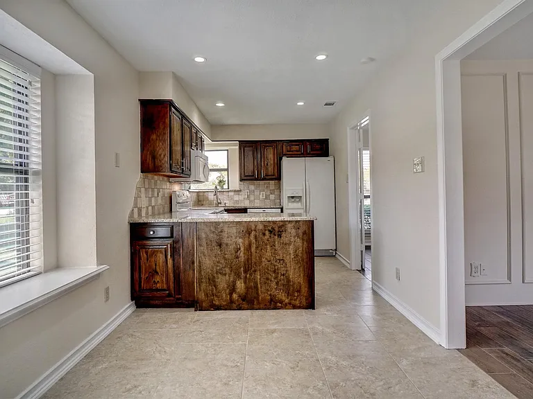 753 Eagle Dr — Photo 14