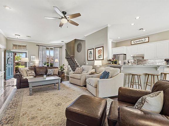 4th image of 805 Fairfax Ln