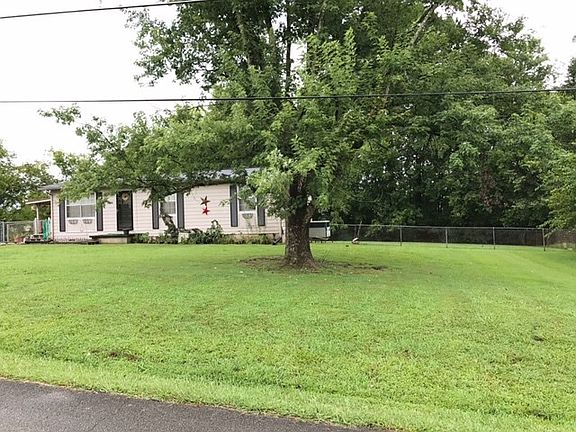 3rd image of 923 Monroe Cir