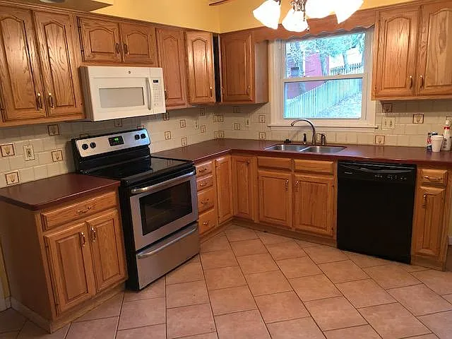 423 McKinley Ave — Photo 5