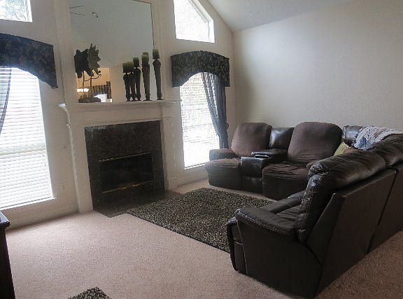 4th image of 315 Tyler Dr