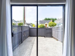 118 Menzies St #80A55D2FB, Victoria, BC V8V2G5