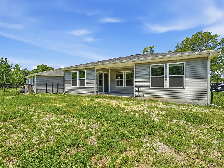 136 Pfitzer Ct — Photo 47