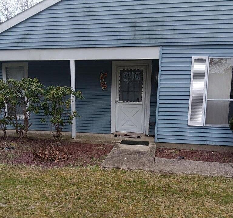 1st image of 949B Liverpool Circle