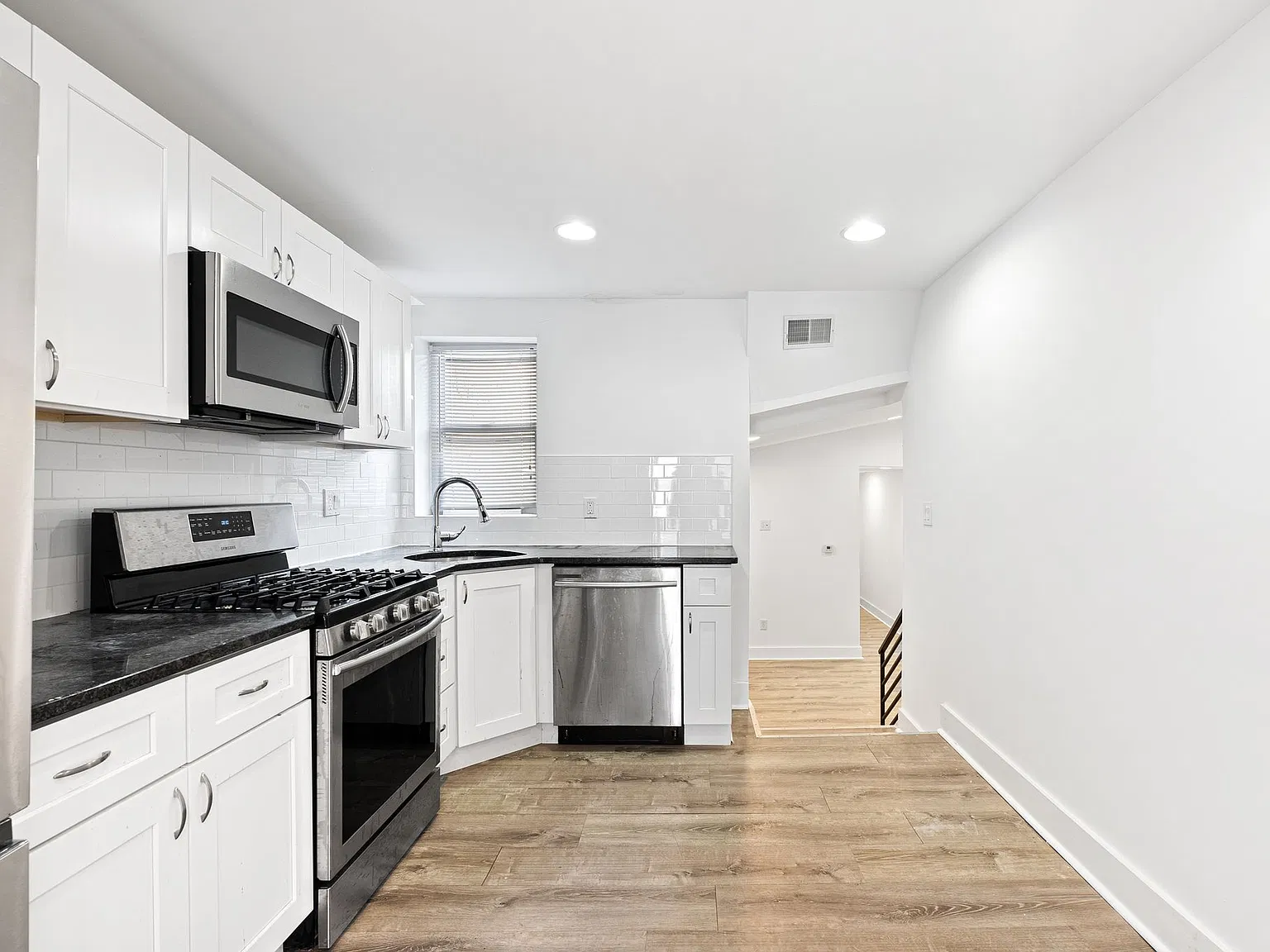1 bed, 950 sqft, $1,250 — Photo 2