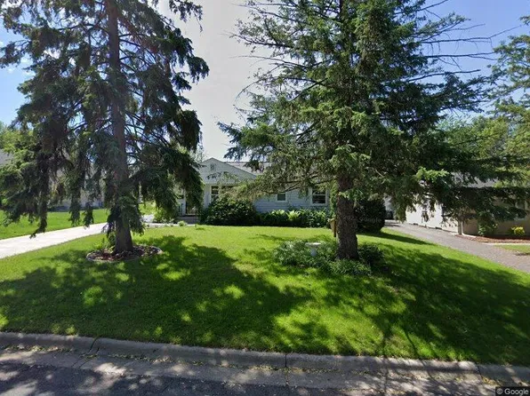 2360 Cowern Pl E, North Saint Paul, MN 55109