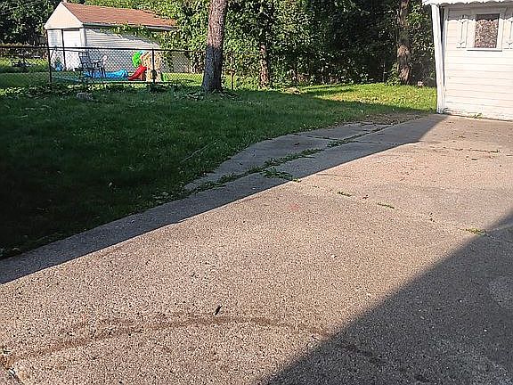 4th image of 8240 Evergreen Ave