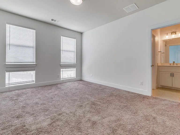 2633 La Altura Ln — Photo 9