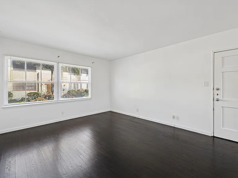 2032A Delaware Ave — Photo 5