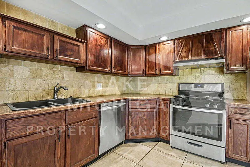 4 bed, 2.0 bath, $2,095 — Photo 3