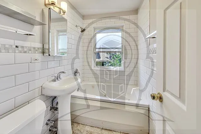 2 bed, 1.0 bath, $1,950 — Photo 4