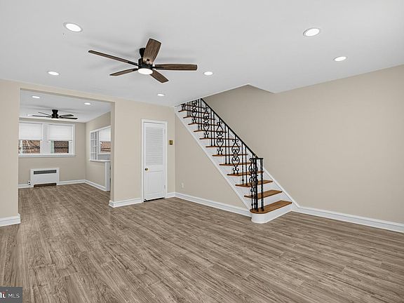 3rd image of 4637 Shelbourne St
