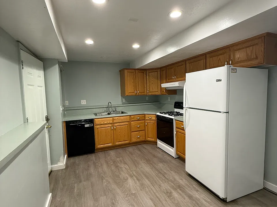 1092 N 575 W