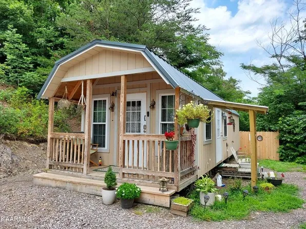 152 E Greenway St, Sneedville, TN 37869