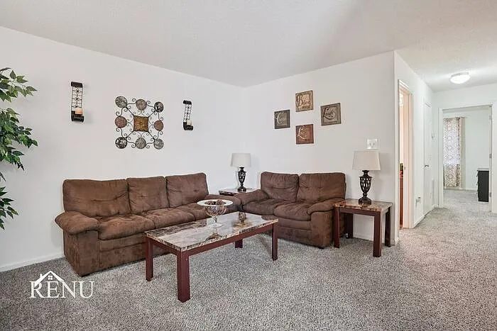 527 Michael St — Photo 3