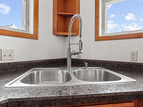 3rd image of 403 1st Ave NE