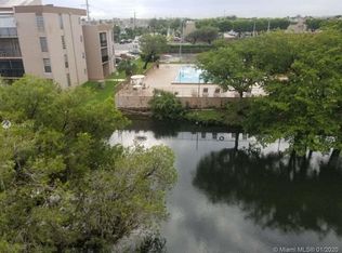 8895 Fontainebleau Blvd APT 402, Miami, FL 33172