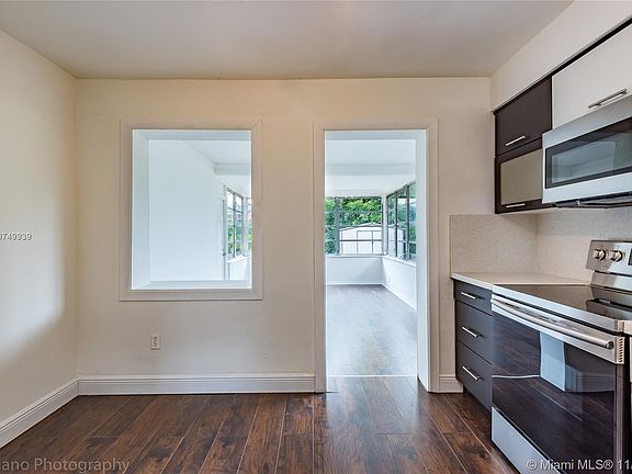 5th image of 910 NW 200th St
