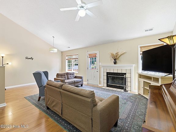 5th image of 104 Chestnut Court
