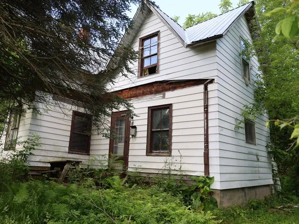 33 S Pearl St, Malone, NY 12953