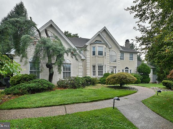 3rd image of 47 Loretta Cir
