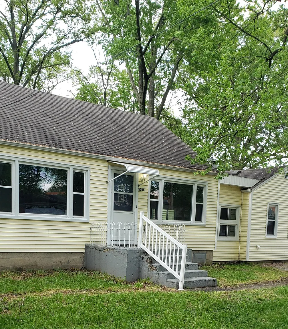 3208 Locust Ave photo 1