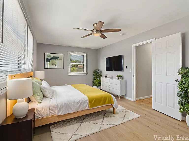 2208 Kensington Dr — Photo 6