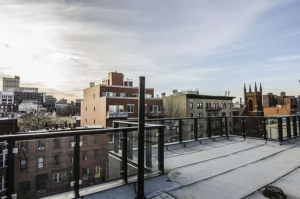 Rented by EXR | media 35