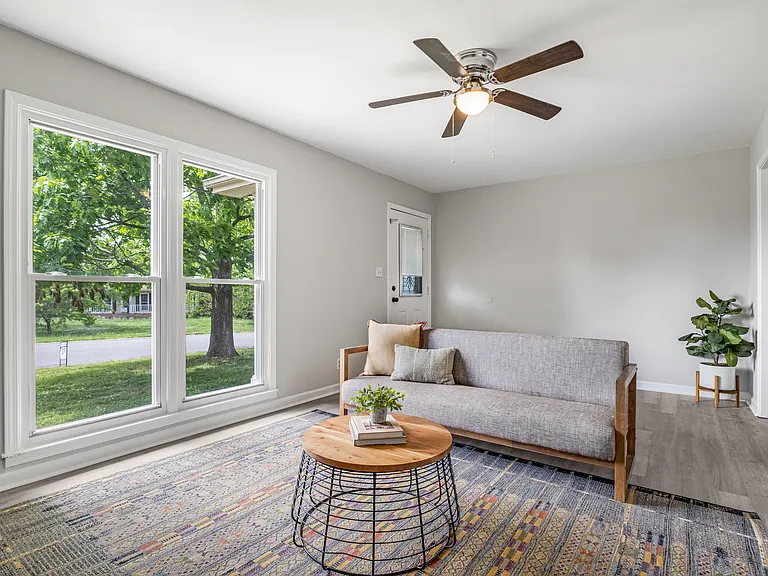 1259 Archwood Dr — Photo 3
