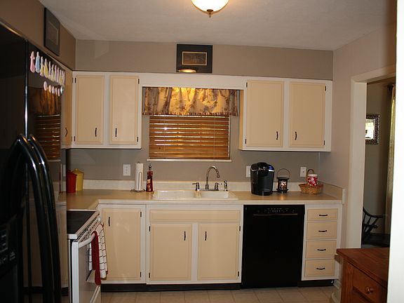3rd image of 5450 Queensbury Ln