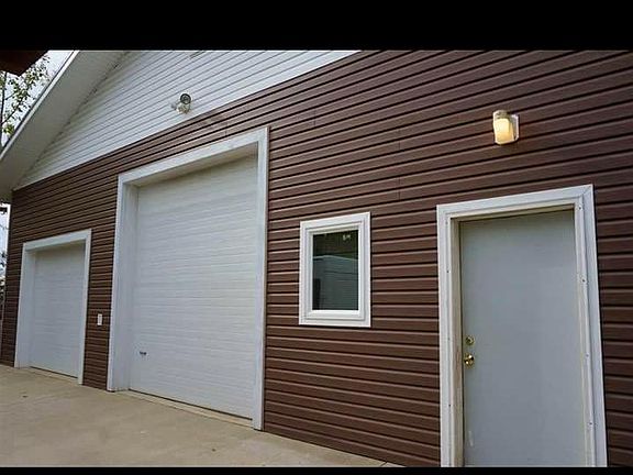 4th image of 1831 Tootie St #B
