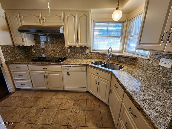 5th image of 1006 Green Ln