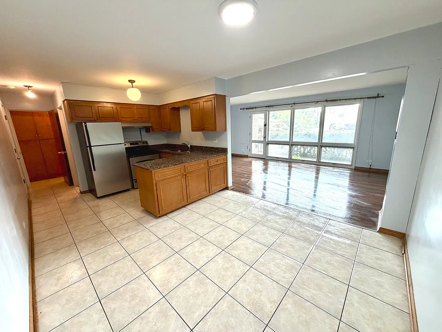 Studio, 1000 sqft, $1,350 — Photo 2