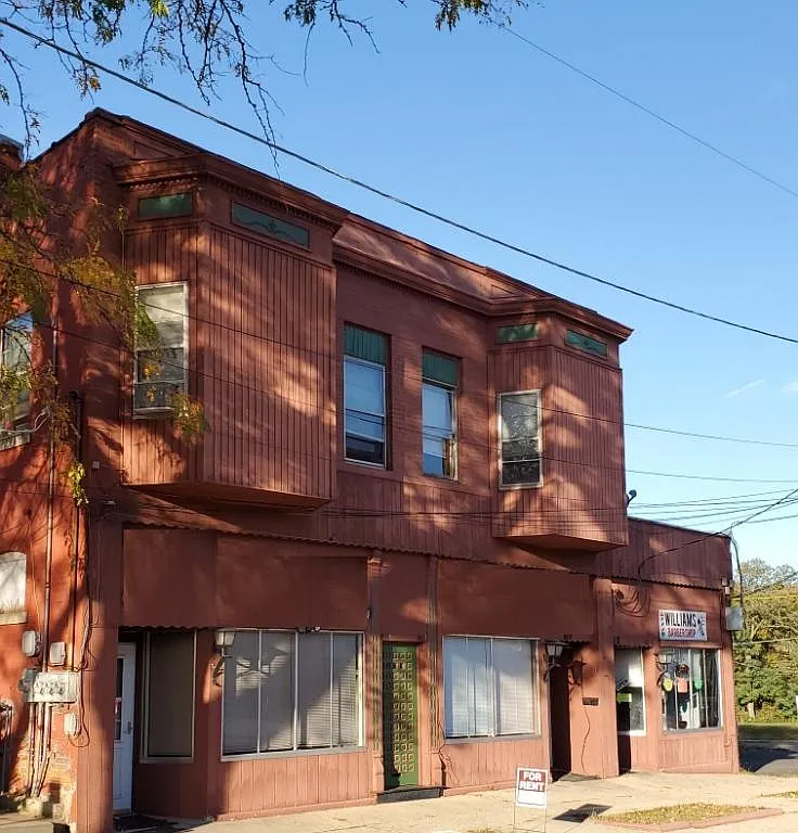408-412 E Iroquois, 408 E Iroquois — Photo 1