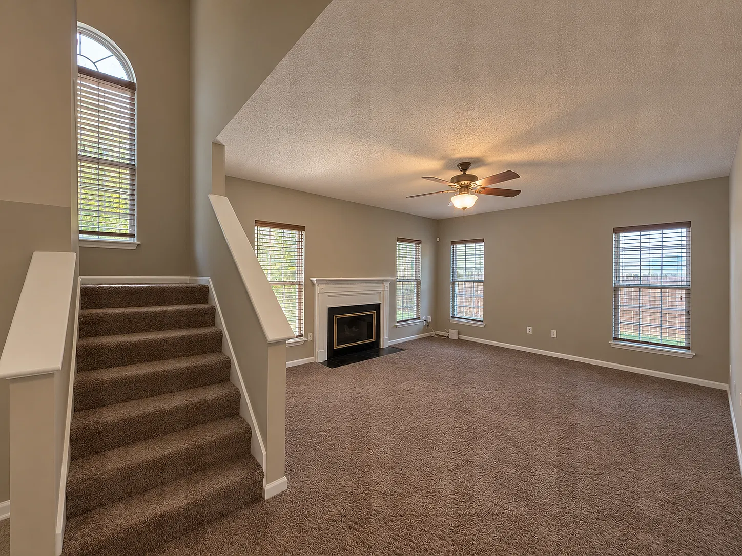 3 bed, 2.5 bath, 1989 sqft, $1,945 — Photo 4