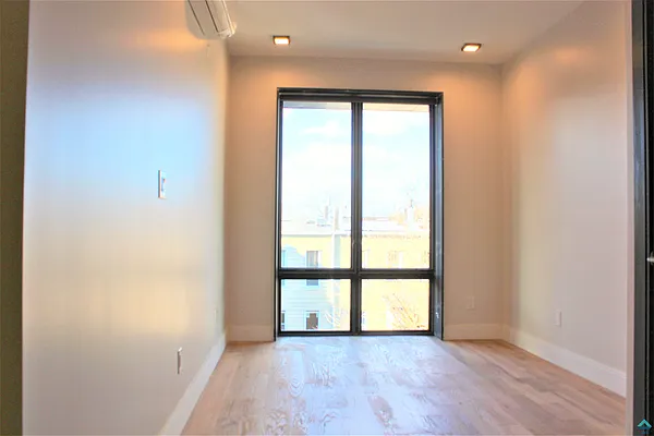 Rented by EXR | media 61