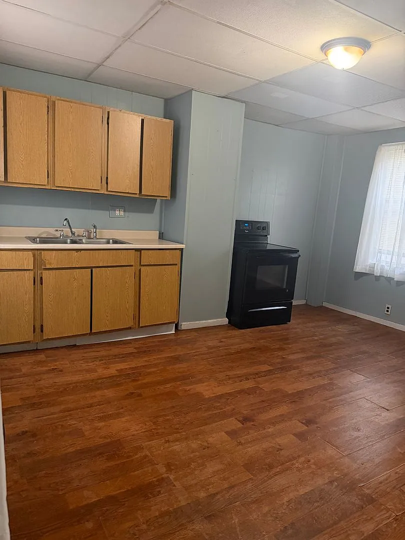 2 Bedroom 1 Bathroom Single House — Photo 3